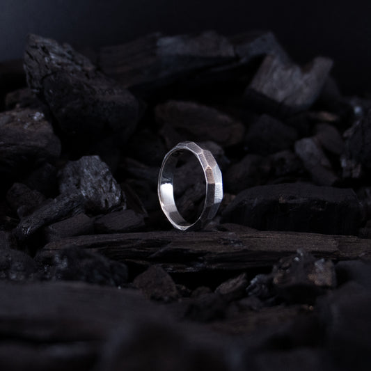 Bague "Faceted ring"